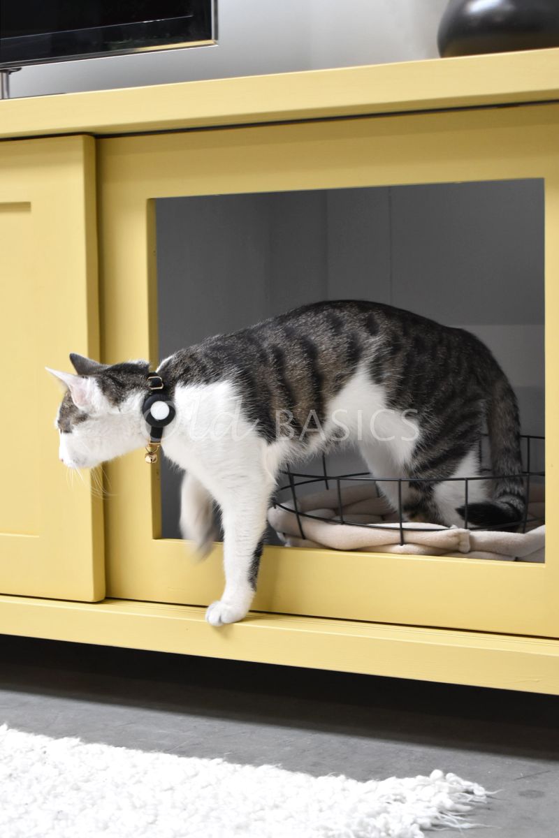 Detail van Dressoir Bordeaux Novi, 3 deuren, RAL1002, geel, materiaal hout